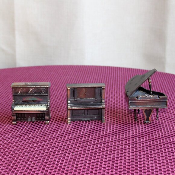 Vintage Die Cast Pianos - 1976 Durham Piano, and Two Die Cast Pencil Sharpeners - Picture 1 of 16